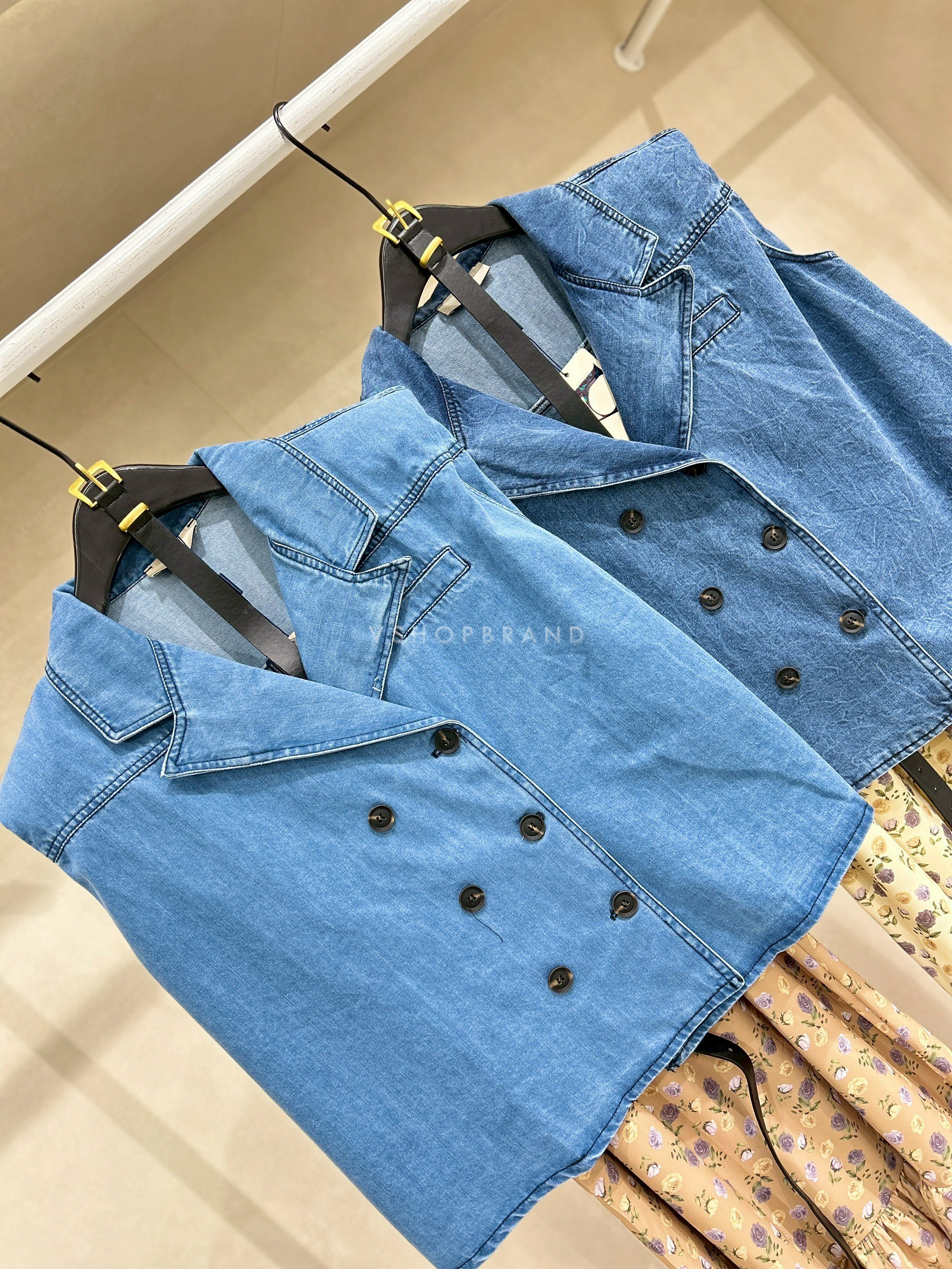 Set เสื้อกั๊กยีนส์+เดรสสายเดี่ยวลายดอกมินิชายระบาย+เข็มขัด #vshopbrand #vshop #ชุดเซต #เซตกระโปรง #ชุดออกงาน #ชุดทำงาน #เซต #skirt #fashion #outfitoftheday #outfit #set #fashioninspo #minimal #summer #skirt #เซทยีนส์ #กระโปรงยีนส์