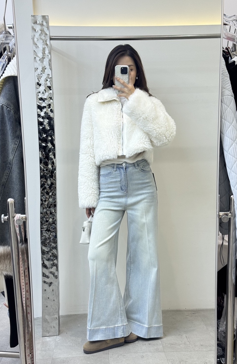 แจ็คเก๊ตเฟอร์แขนยาวคอปก ✔ ดีเทลซิปหน้ายาว ด้านในเป็นผ้าหนังกลับ ✔ ขนเฟอร์นุ่ม ใส่เที่ยวอากาศหนาวได้เลยค่า