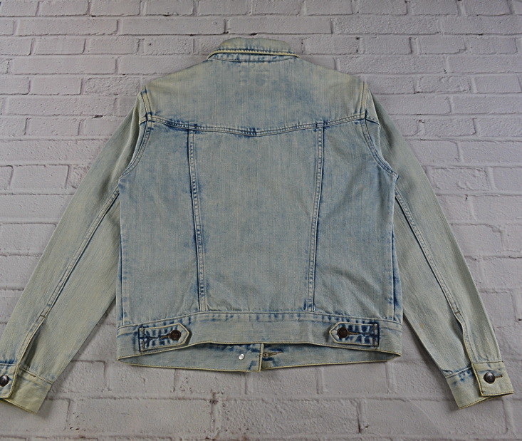 FOREVER 21 อกจริง40' (M) เสื้อแจ็คเก็ตยีนส์ เสื้อยีนส์แขนยาวหญิงชาย เนื้อผ้ายีนส์นุ่มใสสบาย มีกระเป๋าข้างนอกและใน สภาพดีมาก