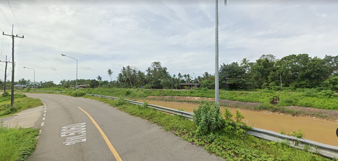 ขายที่ดินราคาถูกงานละ 6.4 แสน อำเภอเมืองชุมพรติดถนนลาดยางและคลองพนังตักบรรยากาศดีใกล้โรงเรียนอนุบาลชุมพร 900 เมตร ศาลากลาง 1.2 กม. เหมาะสร้างบ้านห้องพักการเดินทางสะดวกสบาย