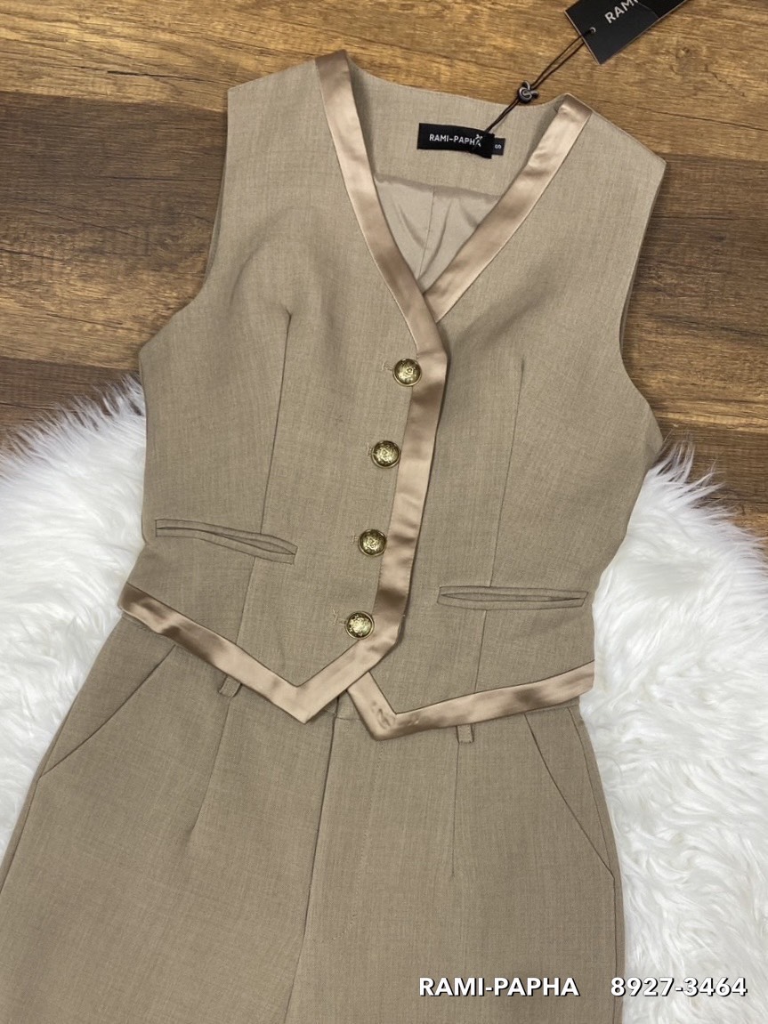 Label :: RAMI-PAPHA(รมิปภา) 🔹Detail :: เสื้อ+กางเกงขายาว เซตนี้บอกเลย เนื้อผ้าอย่างดีหนานิ่มฟู**เกรดพรีเมี่ยม โทนสีผู้ดีมากค่ะ ดีเทลตัดขอบเนื้อผ้าผ้ามันโทนสีแมตช์กันสวยหรูดูแพง กระดุมหน้าสีทองใช้งานได้จริง อกมีฟองน้ำ กระเป๋าหน้าแต่ง ซับในอย่างดีงง