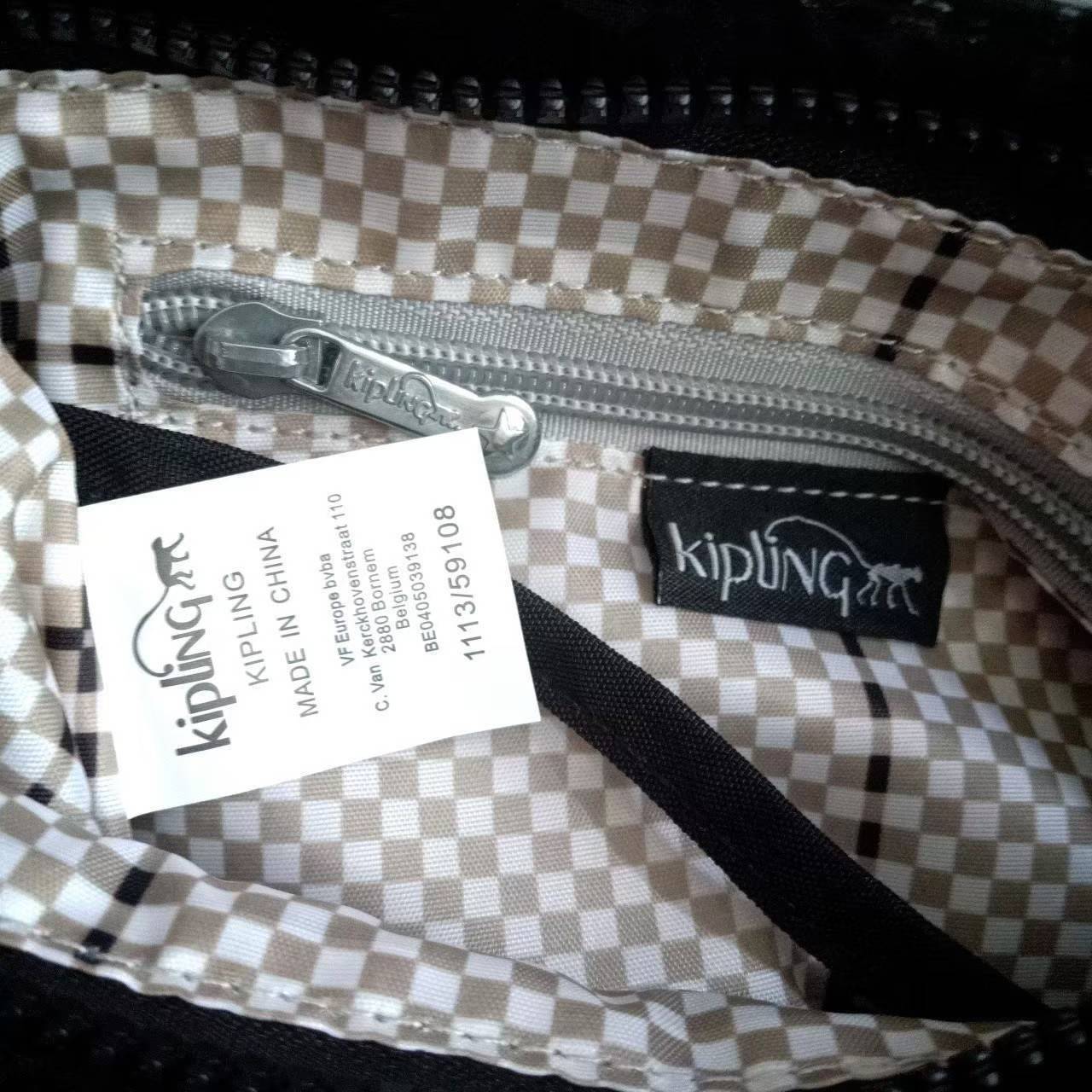 กระเป๋าสะพายไฮโซเท่ห์ๆ เก๋ๆ แบรนด์เนมคิปลิ้งค์สีดำ สีเทา สีแดง KIPLING SABIAN CROSSBODY MINI BAG