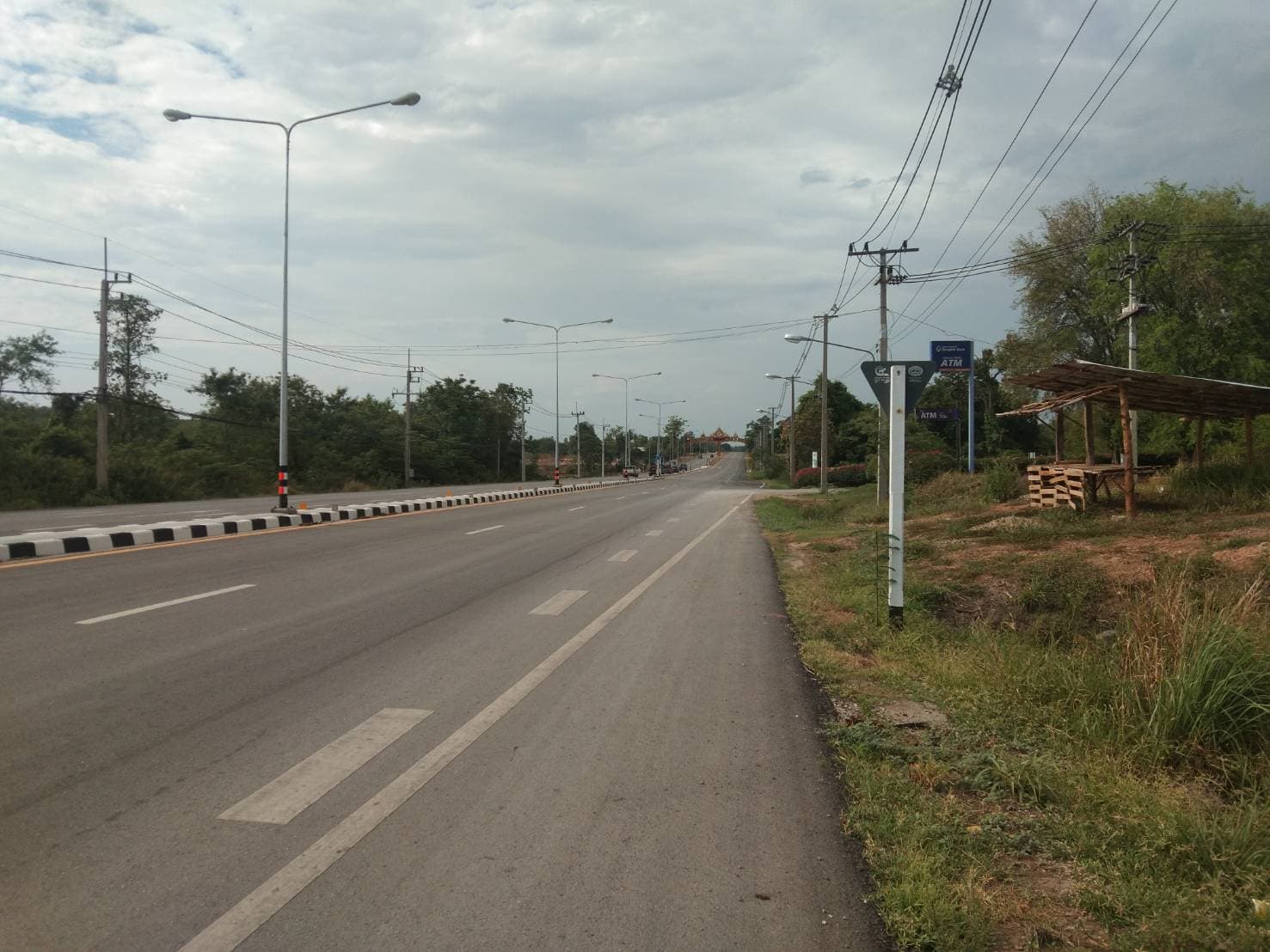 ขายที่ดินติดถนนใหญ่ชยางกูร212ห่างจากเทศบาลตำบลคำป่าหลาย1.5กม.7ไร่3งาน 61 ตรว.หน้าติดถนนใหญ่40 เมตรเหมาะทำธุรกิจเดินทางสะดวกจ.มุกดาหาร