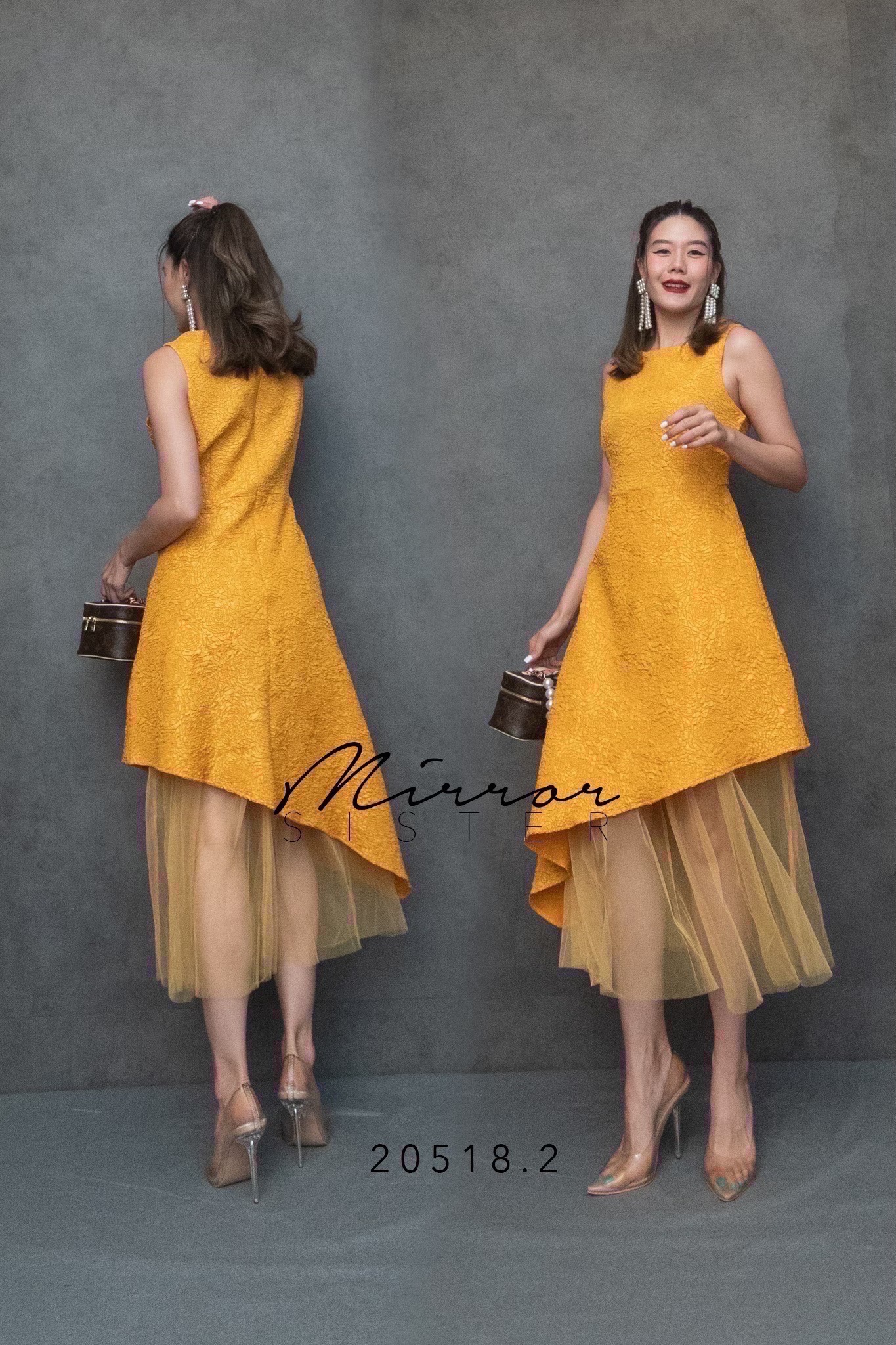 MiRRoRSiSTER’s LeNNoXA JACQuARD DReSS•• เดรสแขนกุดผ้าjacquard ทอลายดอกนูนสวยมาก แพทเทรินสวยงามใส่ง่าย ใครใส่ก็เริ่ดละมุน ช่วงบนเป็นคอกลมแขนกุด ด้านล่างกระโปรงทรงA มีดีไซน์เฉียงสโลปแต่งชายมุ้งน่ารัก บอกเลย..ใส่ดี..ใส่สวยจริงๆ ตอบโจทย์ทุกEVENT สวยทุกสี ชุดน