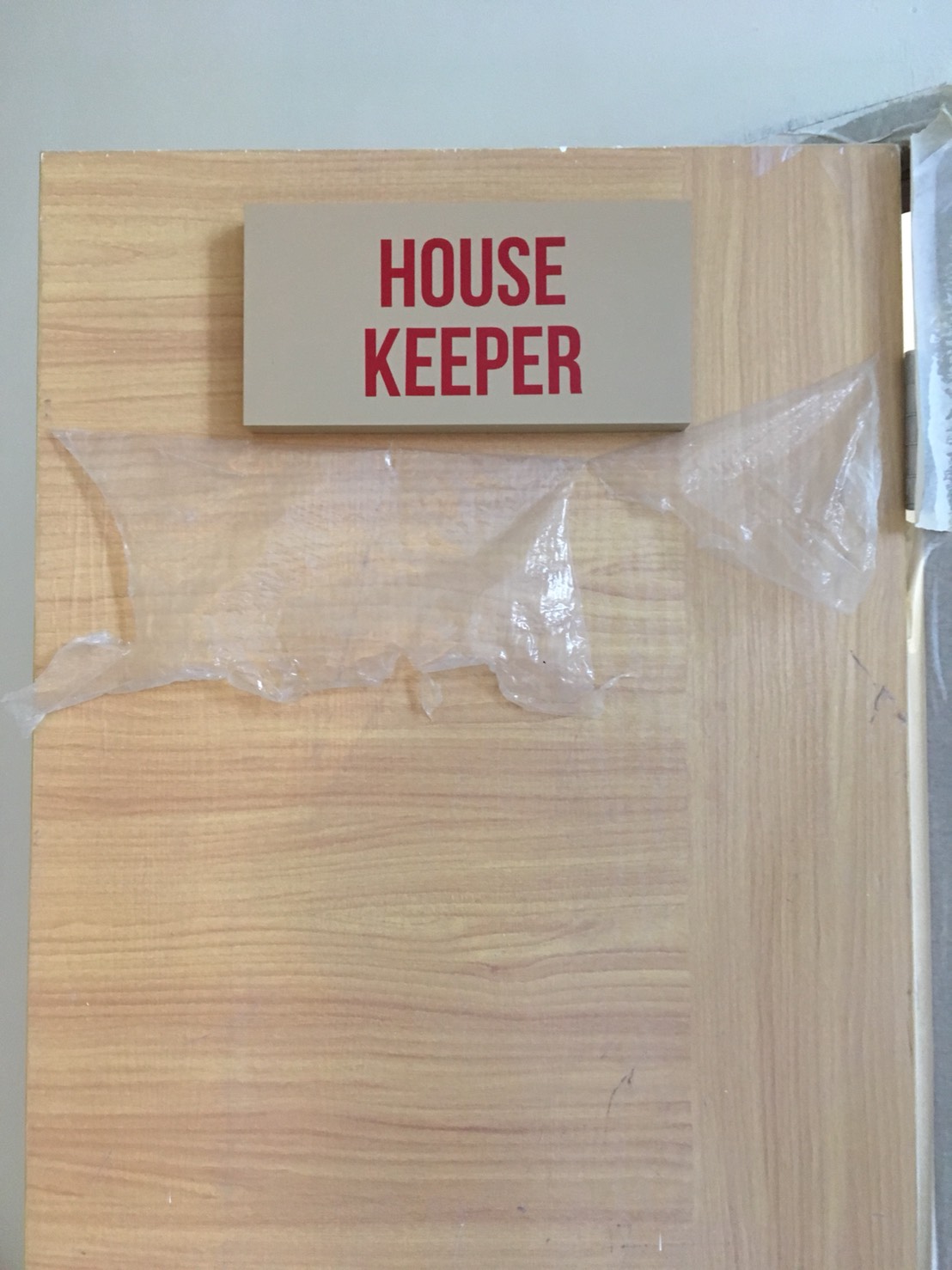 ป้ายโลหะซิงห์ ติดชื่อห้อง พ่นสีอุตสาหกรรม + สติ๊เกอร์ไดคัท #HOUSEKEEPER