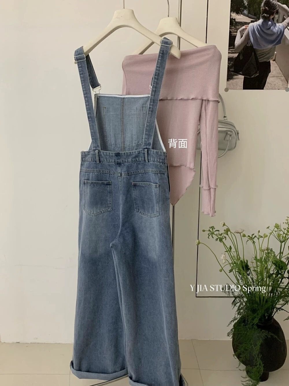 Set 2 pcs เสื้อแขนยาวเปิดไหล่ + เอี้ยมยีนขายาว สายปรับได้ ทรงสวย