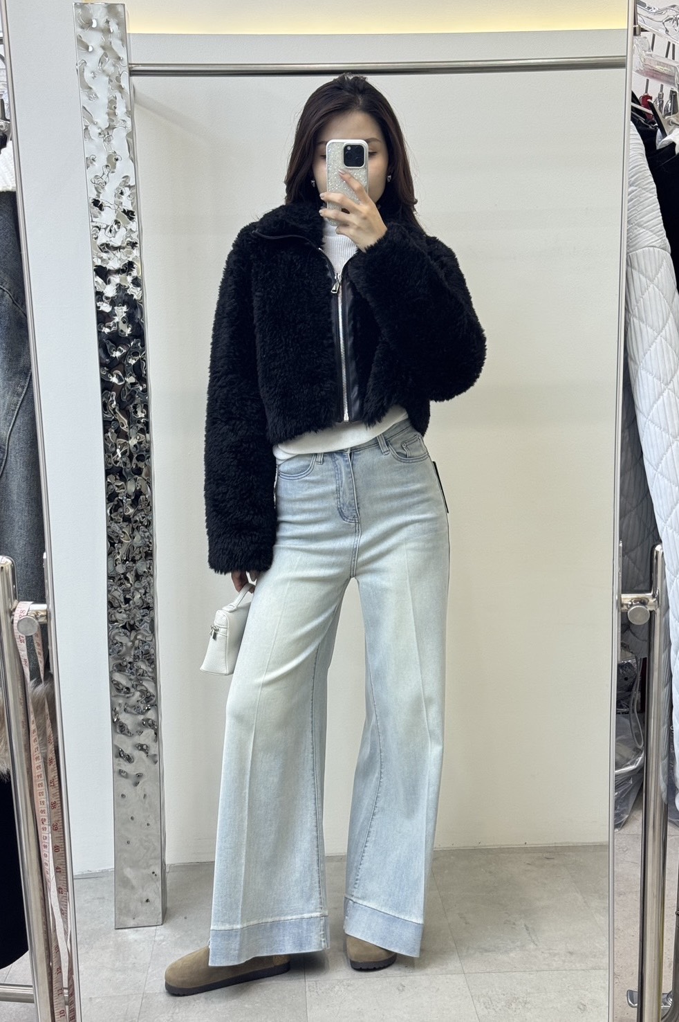 แจ็คเก๊ตเฟอร์แขนยาวคอปก ✔ ดีเทลซิปหน้ายาว ด้านในเป็นผ้าหนังกลับ ✔ ขนเฟอร์นุ่ม ใส่เที่ยวอากาศหนาวได้เลยค่า