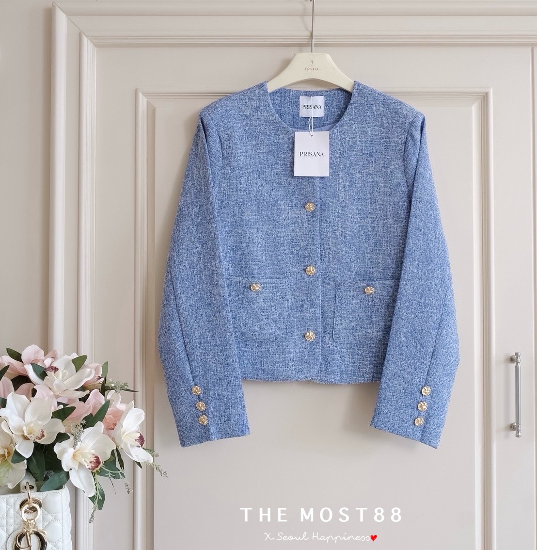 เสื้อคลุมสไตล์สูท งานผ้าทวีตเกรดแพง ใส่ไม่คันระคายผิว ตัดเย็บซับในแบบเดียวกับงานเบลเซอร์เกรดห้าง ดีเทลแต่งกระดุมโลหะสีทองสวยติดแกรม