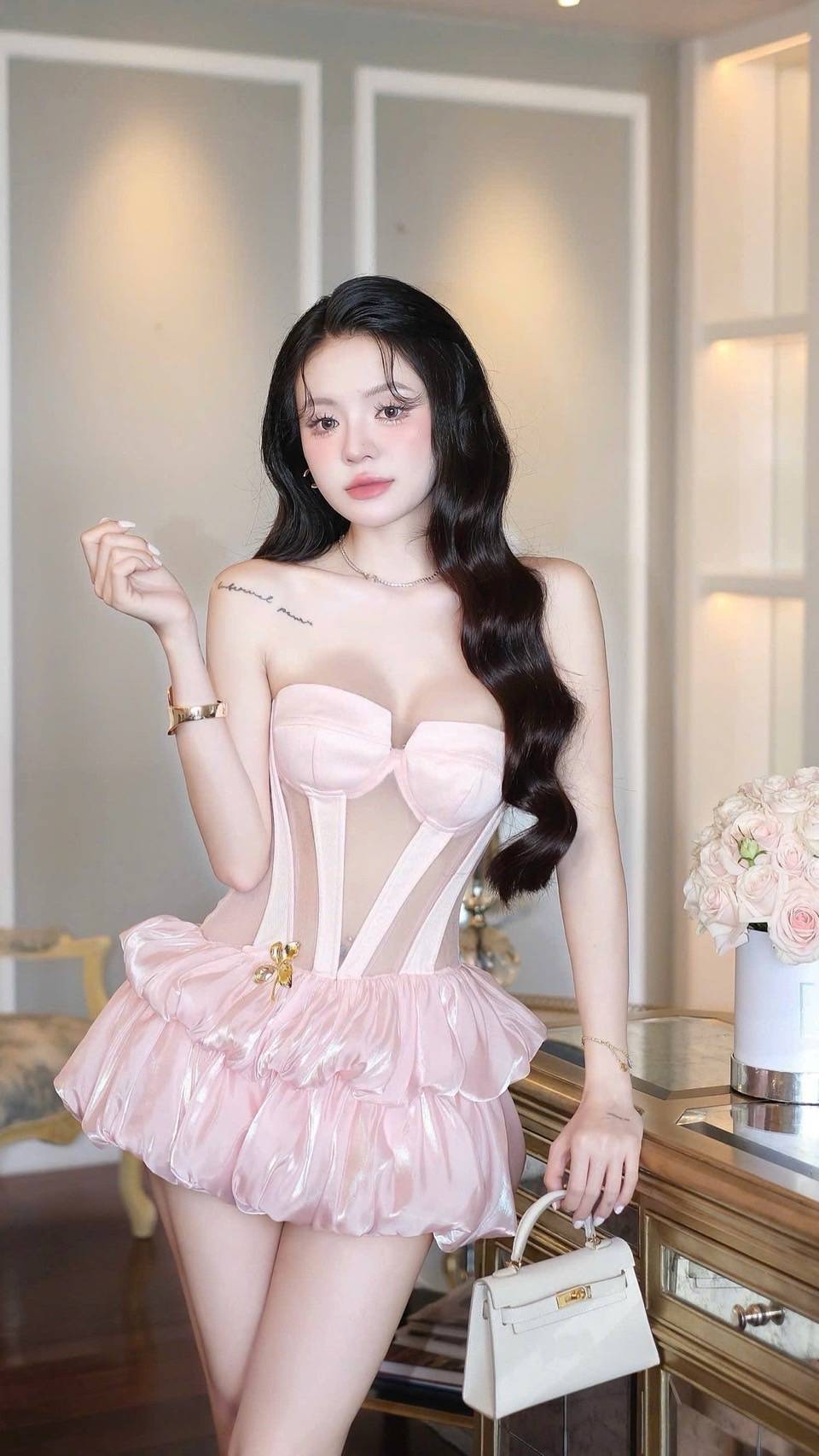 Brand 🎀✨Wink Pink Stores ✨ ✨เดรสเกาะอก สีหวานแต่!!!ทรงเซ๊กซี่สุดจึ้ง ช่วงหน้าอกเล่นผ้าซีทรูสลับเส้นโครงช่วงตัว กระโปรงผ้าทรงฟรุ้งๆเด้งๆเลยค่า
