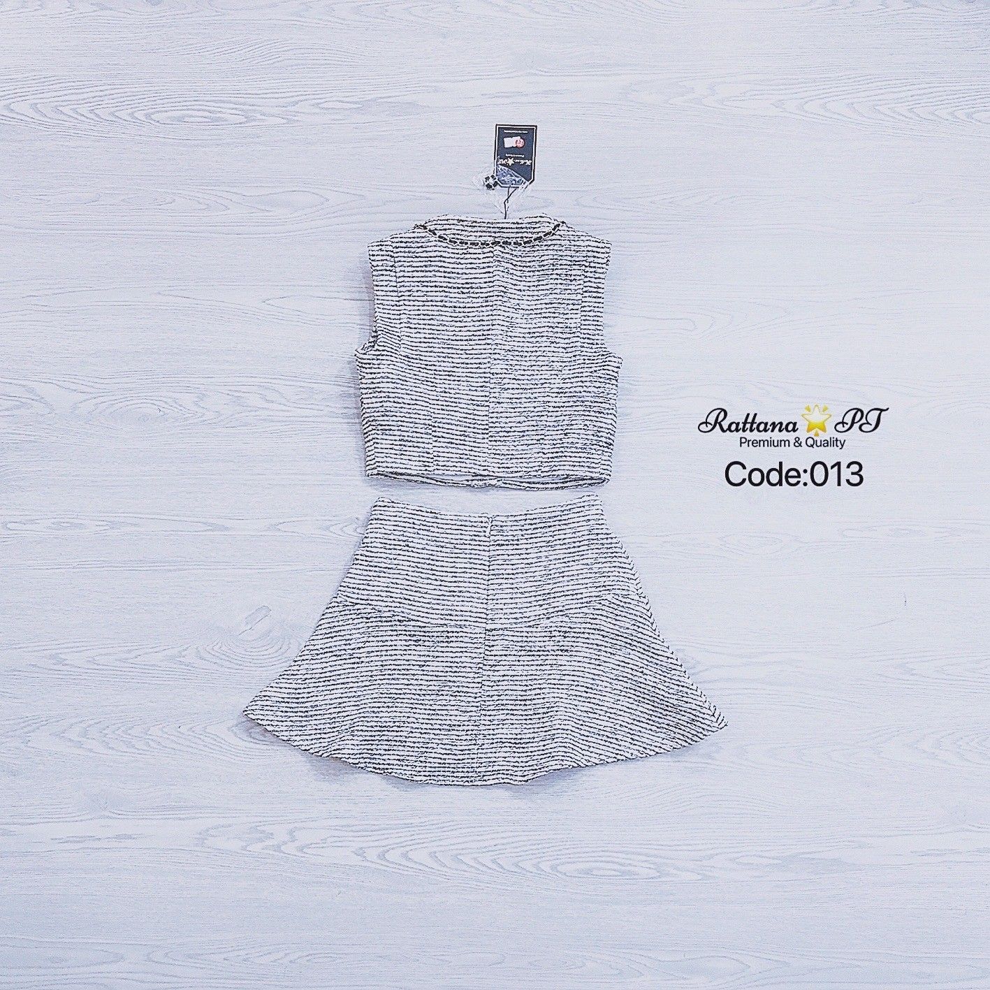 เซตเสื้อ+กระโปรง เสื้อแต่งหน้าหน้าหน้าหน้าหน้าหน้าหน้าหน้าหน้ากระดุมด้านหน้า มีกระเป๋าด้านหน้า ชุดมีซับใน เนื้อผ้าทวิส ผ้าดีมากๆ ใส่คู่กับกระโปรงทรงสวย เนื้อผ้ากระโปรงมีซับในเป็นกางเกง มีซิบด้านหลัง ใส่เที่ยวถ่ายรูปเก๋ๆ หรอในออกงาน ปาตี้ กับเพื่อน ปัง ปัง