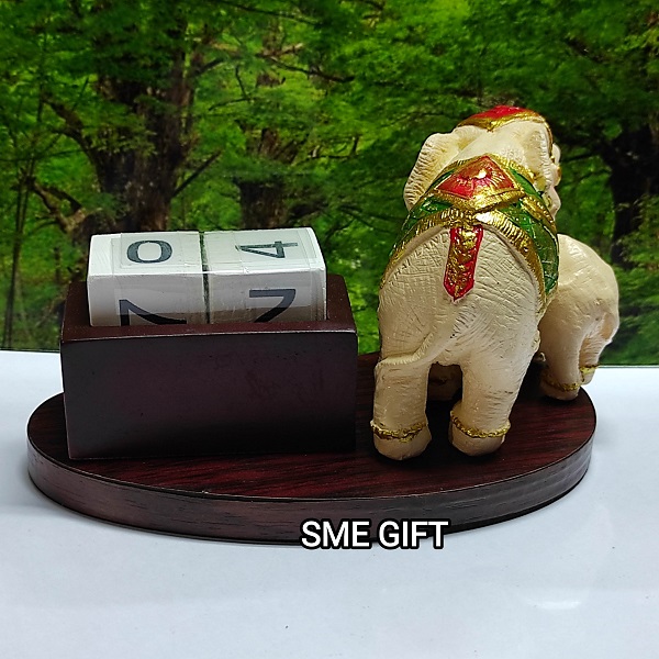 ช้างคาเลนดาร์ ช้างเผือก แม่ลูก พร้อมกล่องและถุงไหมแก้วสีทอง EC05 ชิ้น