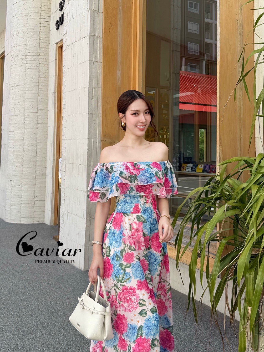 แม้กซี่ตัวเริ่ด-ตัวปัง สวยหวานสุดๆ งานเดรสคอเหลี่ยม แขนศอกทรงปล่อย กระโปรงเย็บระบายเป็นชั้นๆ ช่วงอกเสริมฟองน้ำ