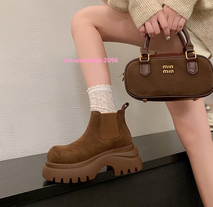 เที่ยวต่างประเทศให้ลุคปังตั้งแต่ก้าวแรก รองเท้าบูทมาร์ตินทรงสวย ใส่แล้วดูขายาวเพรียว แมตช์ง่ายทุกลุค กันน้ำ เดินสบาย เพิ่มความสูงแบบเนียน ๆ เที่ยวได้ทั้งวันไม่ปวดเท้า มี 4 สี | ไซส์ 35-40