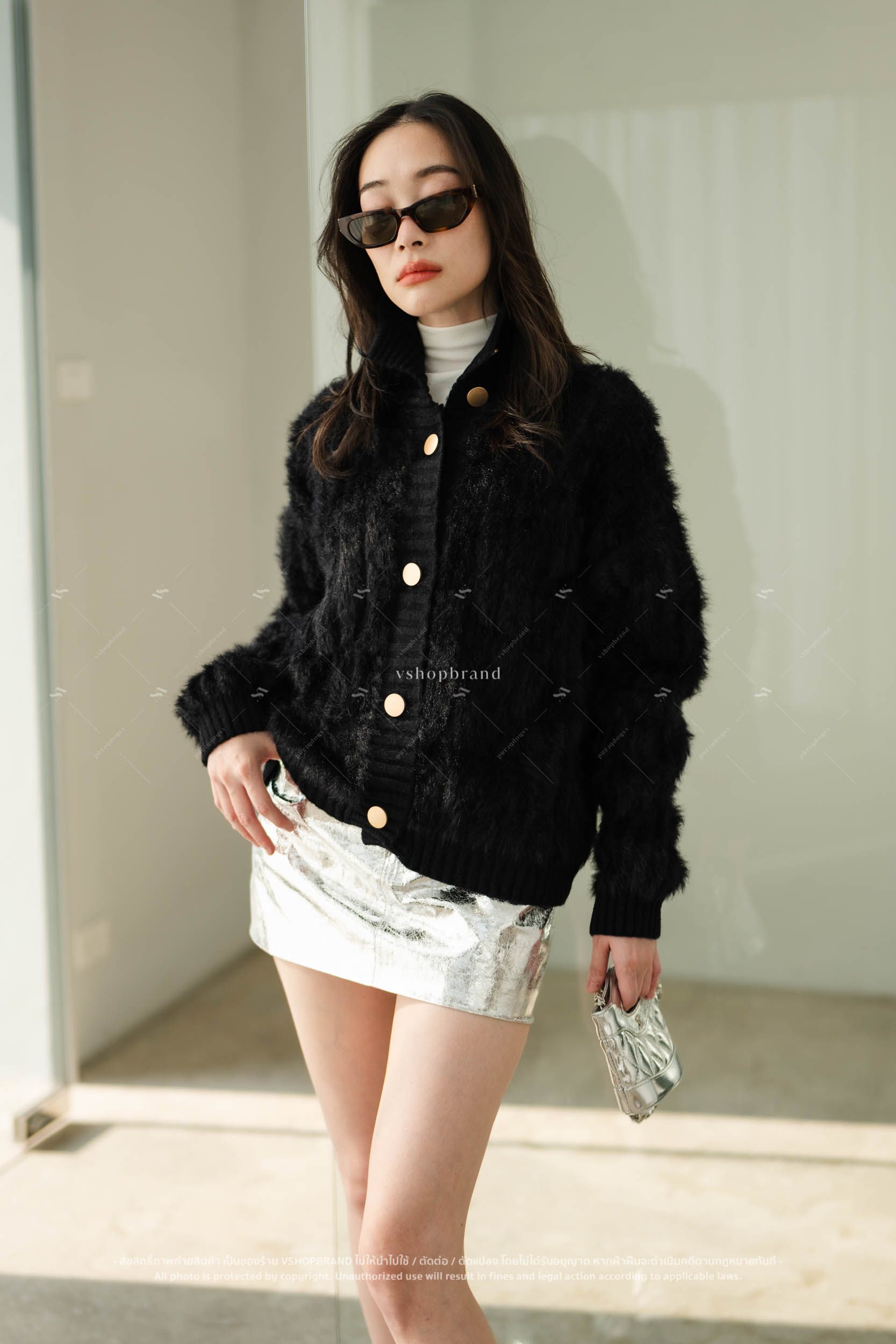 เสื้อกันหนาวไหมพรมคอเต่า แต่งขนๆ