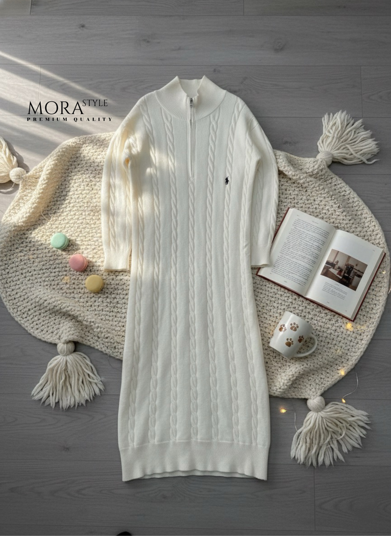 เดรสไหมพรหมแขนยาว คอเต่า เนื้อผ้านุ่มใส่สบาย ปักโลโก้ด้านหน้า มีซิปรูด เป็นอีกหนึ่งคอลเลคชั่นแนะนำสำหรับหนาวนี้เลยค่าา