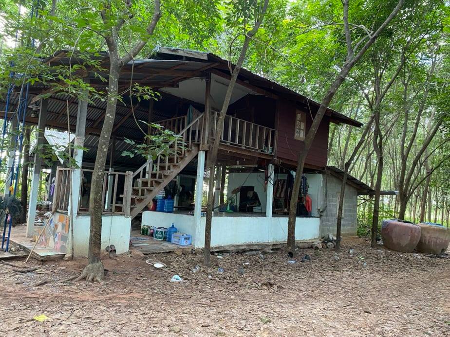 ขายสวนยางพาราราคาถูกพร้อมบ้านสวนติดถนนลาดยางอ.อำเภอหนองวัวซอจังหวัดอุดรธานี10ไร่1งาน19ตรว.ใกล้เรียนบ้านหนองอ้อ 2.6 กม.ห่างจากที่ว่าการอำเภอหนองวัวซอ 3.9 กม.บรรยากาศดีเดินทางสะดวกสบาย