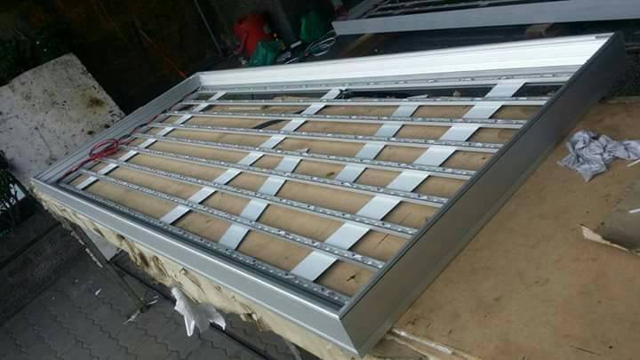 อักษรไฟและกล่องป้ายไฟ