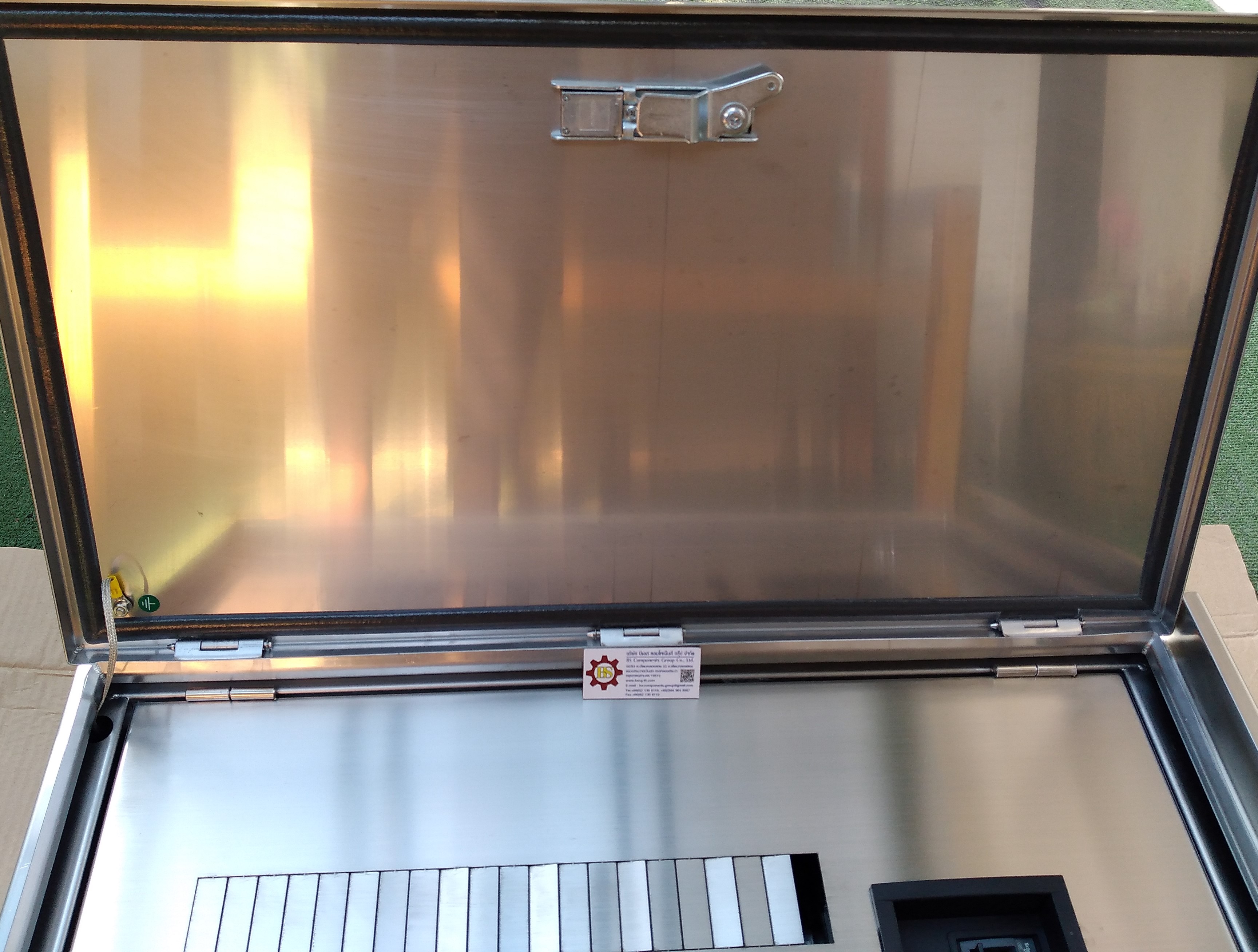 LOAD CENTER 100A ตู้โหลดสแตนเลส 304 ฝา 2 ชั้นทึบ หลังคาสโลป W450xH805xD150mm. (42ช่อง)