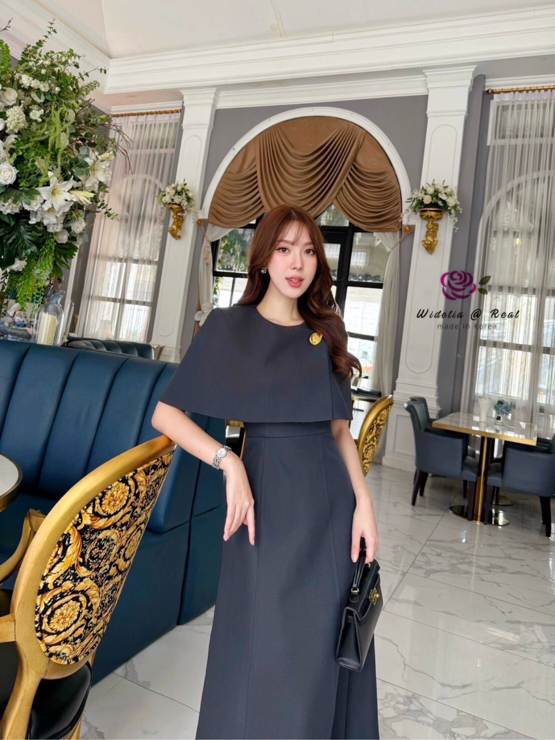 Dress เดรสตัวยาวช่วงบนทรงผ้าคลุม ไหล่เสริมฟองน้ำ อกเสริมฟองน้ำ อกแต่งกระดุมทอง ซิปหลัง งานเนื้อผ้าอย่างดีมีน้ำหนัก ผ้าไม่บาง ผ้าเรียบสีพื้น งานคัตติ้งเนี๊ยบมากๆ ทรงสวย งานเป๊ะ รับรองใส่ออกมาไม่ผิดหวังการันตีให้เลย