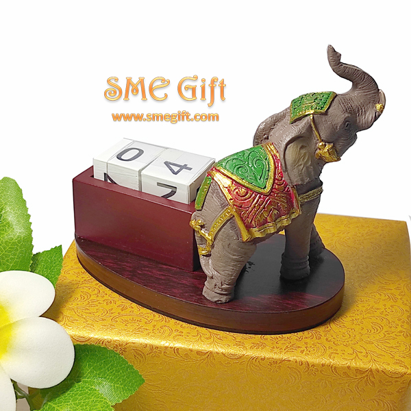 ช้างคาเลนดาร์ ช้างชูคอ พร้อมกล่องและถุงไหมแก้วสีทอง EC02 ชิ้น