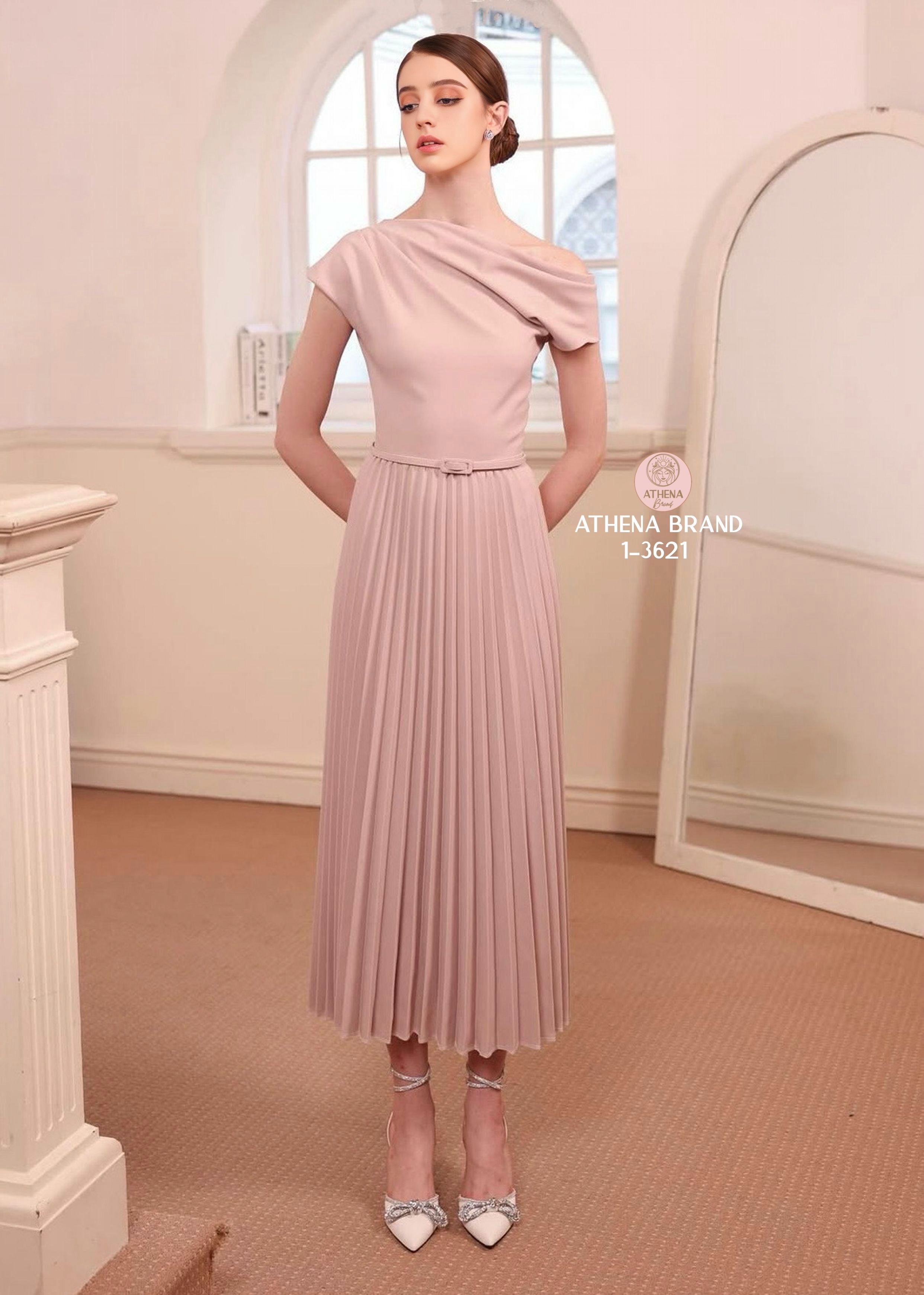 Tag 🔖 :Athena (อธีน่า) Brand Detail :: Dress+เข็มขัด Maxi Dress ดีไซน์ทรงปาดไหล่ มีดีเทลอัดพลีทจับจีบ เนื้อผ้าดี๊ดีมีน้ำหนักและมีTexture งานมีซับใน สวมใส่แบบซิปด้านหลัง แมตช์มาคู่กับเข็มขัดหนัง สวยละมุนเรียบหรูผู้ดีมากค่า #Athenabrand #ป้ายAthena