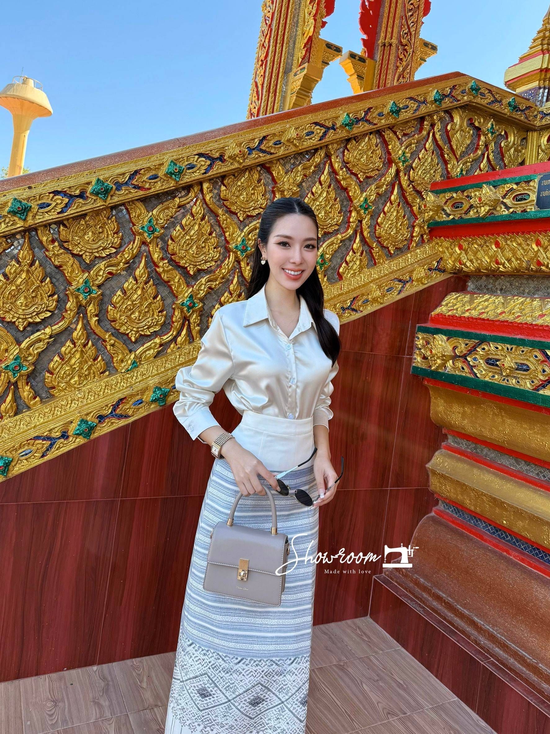 ชุดเซ็ททำบุญ ตัวเสื้อทรงหลวมๆปล่อยๆ กระโปรงบุซับ อัดกาว ทรงสวย คอมพลีทลุคครบจบในชุดเดียว #showroombran #งานป้ายคุณภาพดี #งานแฟชั่น #ปังปุริเย่ #เสื้อผ้างานป้าย #เสื้อผ้าผู้หญิง #cropbrand #คร็อปแบรนด์