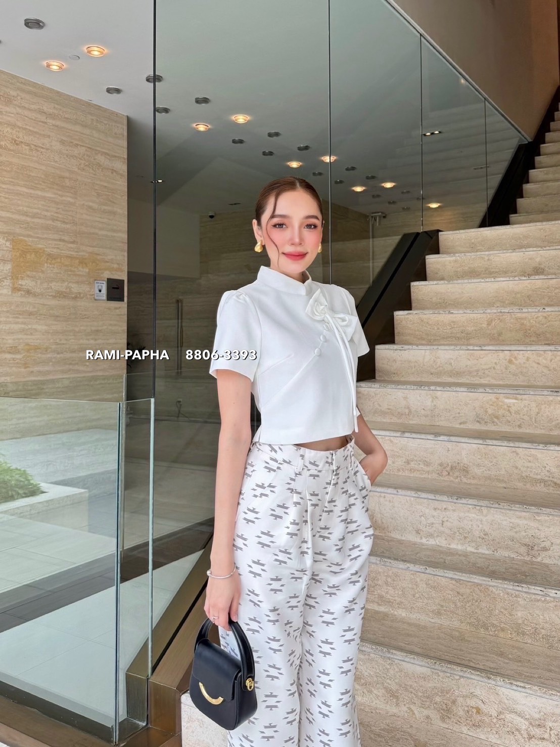 Label :: RAMI-PAPHA(รมิปภา) ชุดเซต2ชิ้น ดีเทลอกแต่งโบว์และกระดัมสวยเก๋ ซับในอย่างดีทั้งตัว ซิปหลัง **เนื้อผ้าหนานิ่มอย่างดี ++กางเกงขายาว ลวดลายสวยเก๋ มีกระเป๋าใช้งานได้จริง ซับในขาสั้น ตะขอและซิปหน้า