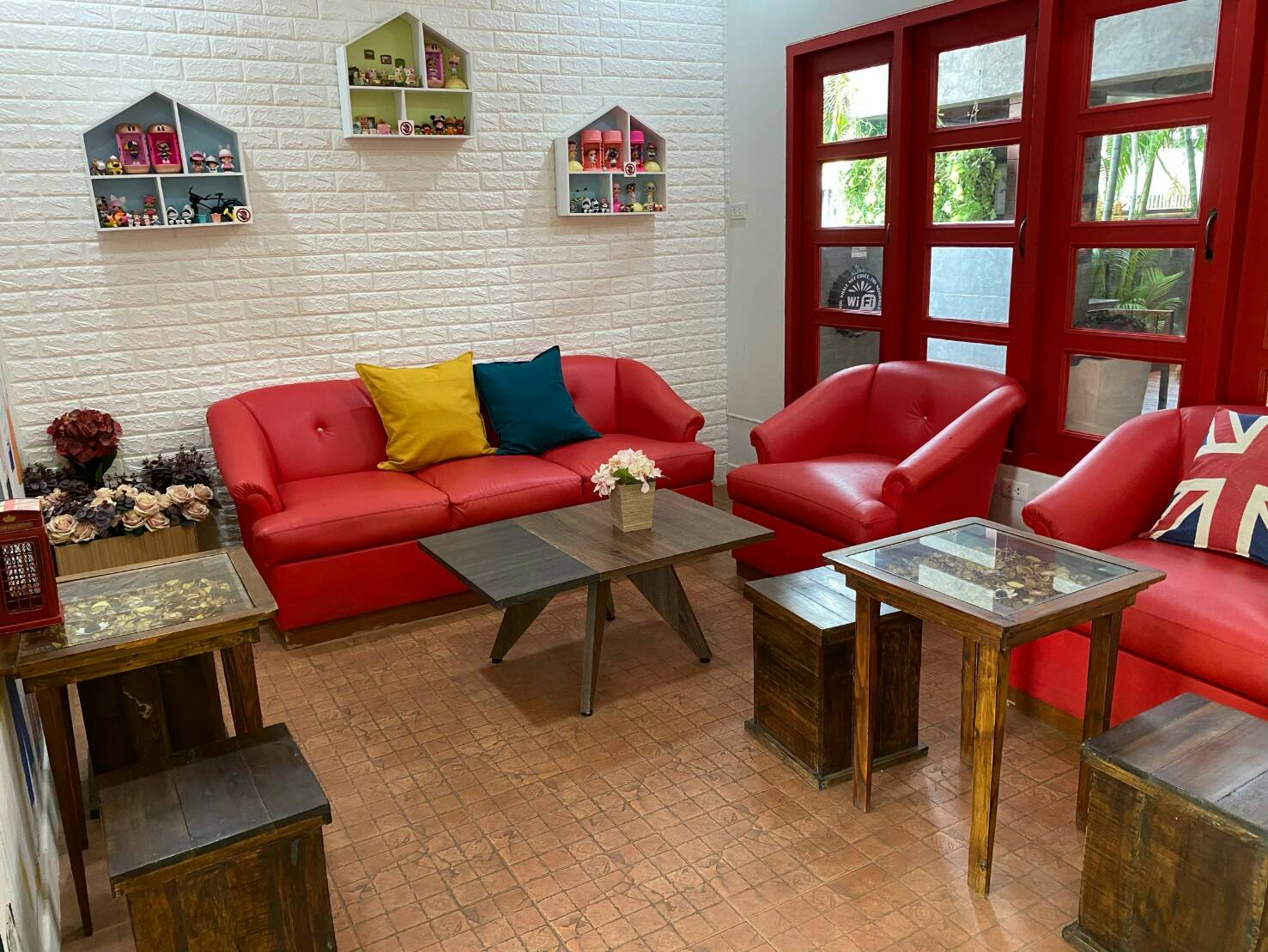 ขายบ้านพร้อมที่ดินและกิจการบ้านอุ่นรักร้านอาหาร+ร้านกาแฟ+ห้องพักรายวันใจกลางอ.เมืองหนองคายพร้อมอุปกรณ์เครื่องใช้ เฟอร์นิเจอร์ครบครันเหมาะสำหรับผู้รักในการทำธุรกิจ