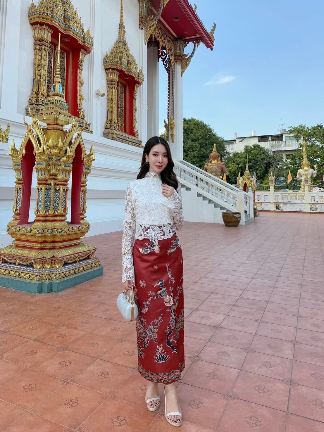 Set เสื้อ+ กระโปรง ผ้าลายไทย เสื้อลูกไม้แขนยาว กระโปรงทรงป้ายหรูหรา ราคาเบาๆ มาคะคุ้มๆได้2ชิ้น ใส่แยก ใส่แมทได้หมด งานดีราคาสบายกระเป๋า ผ้าดีมาก ๆ สวยหรู ดูดีไปอีกค่ะ มีซับใน คือดี๊ ดีย์