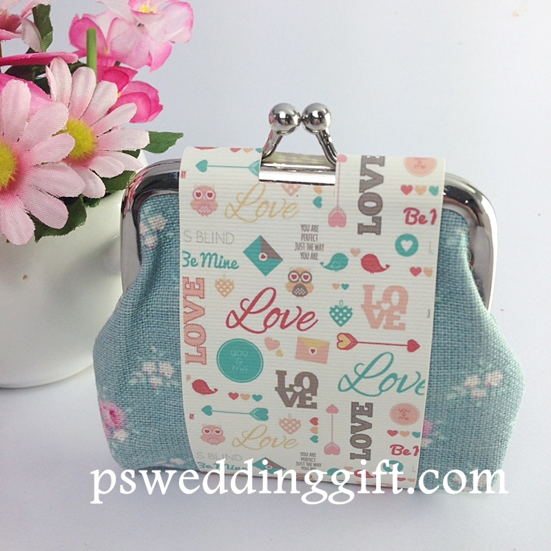 กระเป๋าแป็กลายดอกไม้สีหวาน คละสี พร้อมสายรัดชื่อ