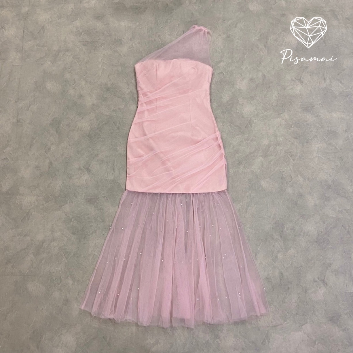 เดรสไหล่เดียวซีทรูสีชมพูชายระบายดีเท็ลปักมุก สวย ราชนิกูลมากก ราคานี้มือต้องไวเลยค่า รุ่นนี้ใส่สวย เนื้อผ้าดีมากกกกกกก ห้ามพลาดเลยค่า