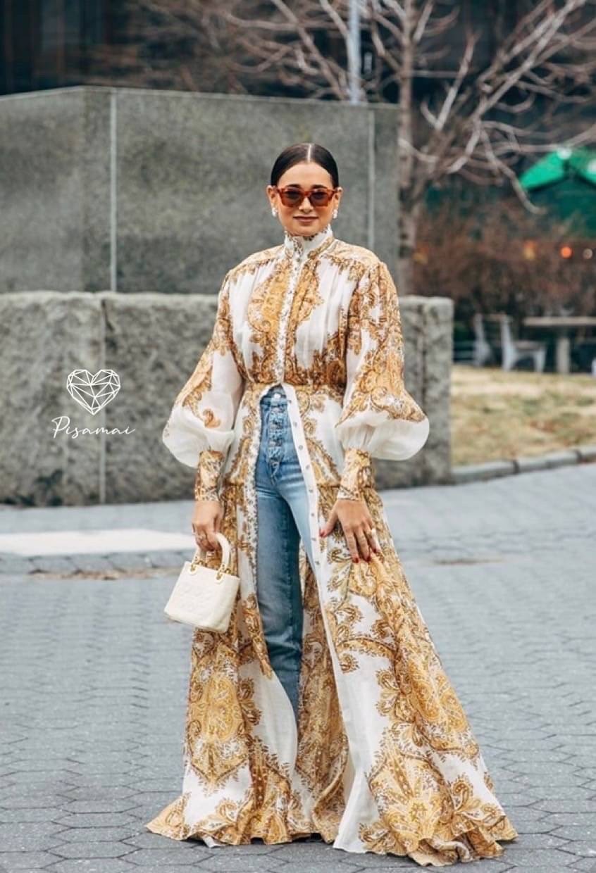 เดรสคอเต่าตัวยาวมาในลายกราฟฟิกสีเหลืองพื้นขาว คือปังมากค่า ใช้ผ้าเยอะมากกกกกๆค่ารุ่นนี้ ใส่เก็บทรงสวยมากค่า รุ่นนี้ ใส่vacayถ่ายรูปกับแก๊งค์เพื่อนๆไม่มีผิดหวังเลยค่า