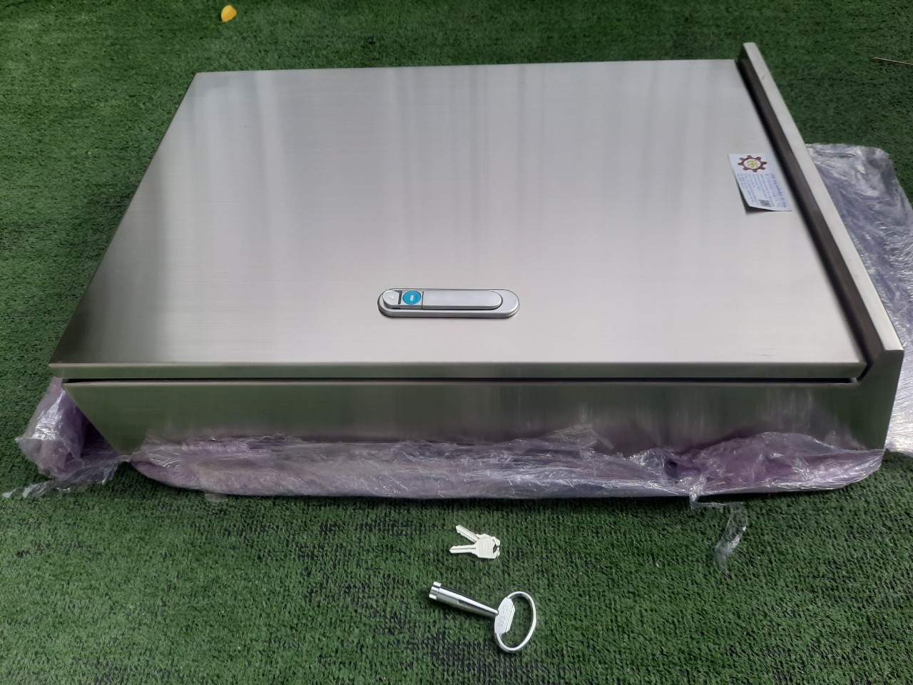 Main LUG 100A ตู้สแตนเลส 304 มีหลังคาสโลป W450xH650xD152mm. (36ช่อง)