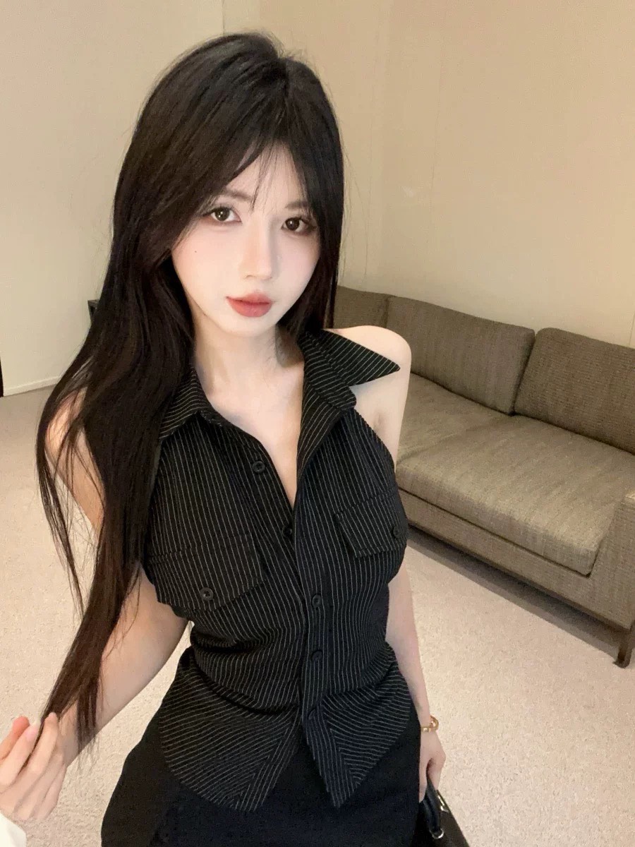 Set (2)ชิ้น เสื้อ+กระโปรง ชุดดำมินิมอลสุดชิค สไตล์เรียบแต่เซ็กซี่กำลังดี