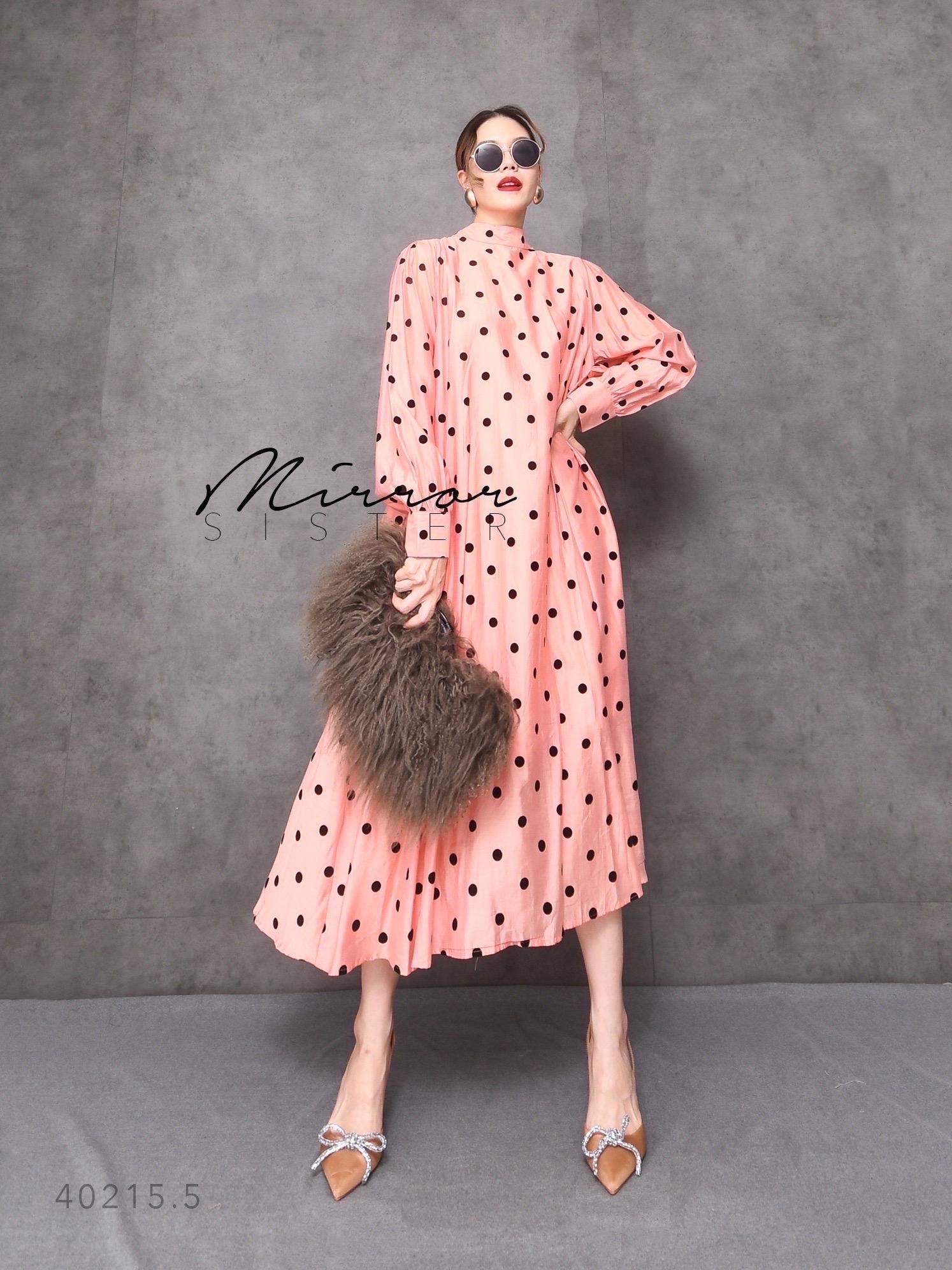 MiRRoRSiSTER's BoBa PoLKa DoT DReSS•• เดรสแขนยาวลายจุด ดีเทลคอปิด ด้านหลังมีเชือกให้ผูกโบว์ทรงหลวม เนื้อผ้าดีใส่สบายสวยพริ้วๆ ดูดีทุกสี..ได้ใส่บ่อยๆแน่นอน