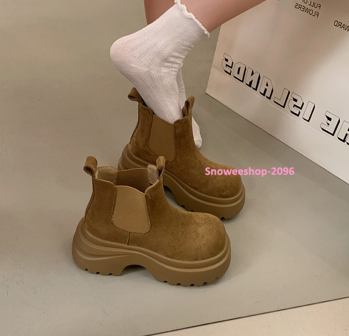 เที่ยวต่างประเทศให้ลุคปังตั้งแต่ก้าวแรก รองเท้าบูทมาร์ตินทรงสวย ใส่แล้วดูขายาวเพรียว แมตช์ง่ายทุกลุค กันน้ำ เดินสบาย เพิ่มความสูงแบบเนียน ๆ เที่ยวได้ทั้งวันไม่ปวดเท้า มี 4 สี | ไซส์ 35-40