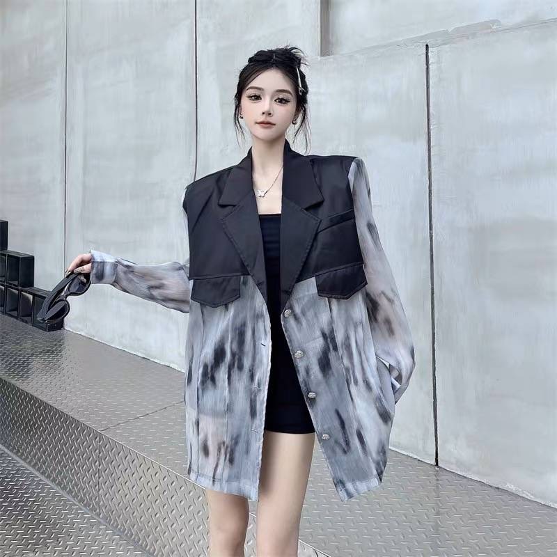 เสื้อคลุมแขนยาว ตัดต่อ ผ้าพิมพ์ลายกราฟริกดีเทล สวย ทรงหลวมใส่สบายค่ะ