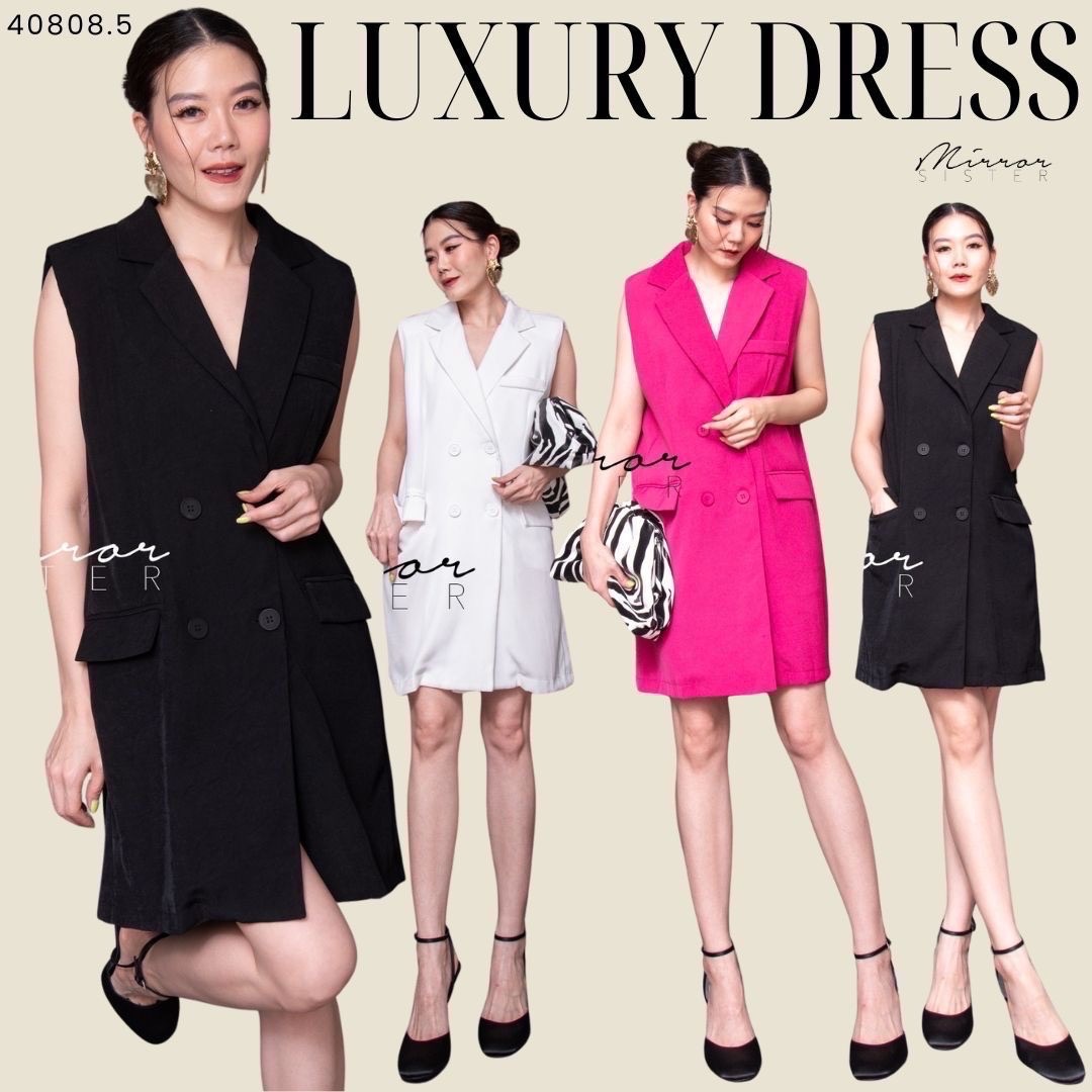 MiRRoRSiSTER's BiKK BigBow Back-off BLaZER DReSS•• เดรสแขนกุดคอปกสูทเทเลอร์ตัวเก๋ แต่งกระดุม4เม็ด มีกระเป๋าพ็อคเก็ตฝาปิดใช้งานได้จริง2ข้างด้านหน้า โดดเด่นที่ด้านหลังแต่งเว้าทรง3เหลี่ยม มีโบว์ใหญ่สวยปัง เนื้อผ้าดีใส่สบาย ชิคทุกสี