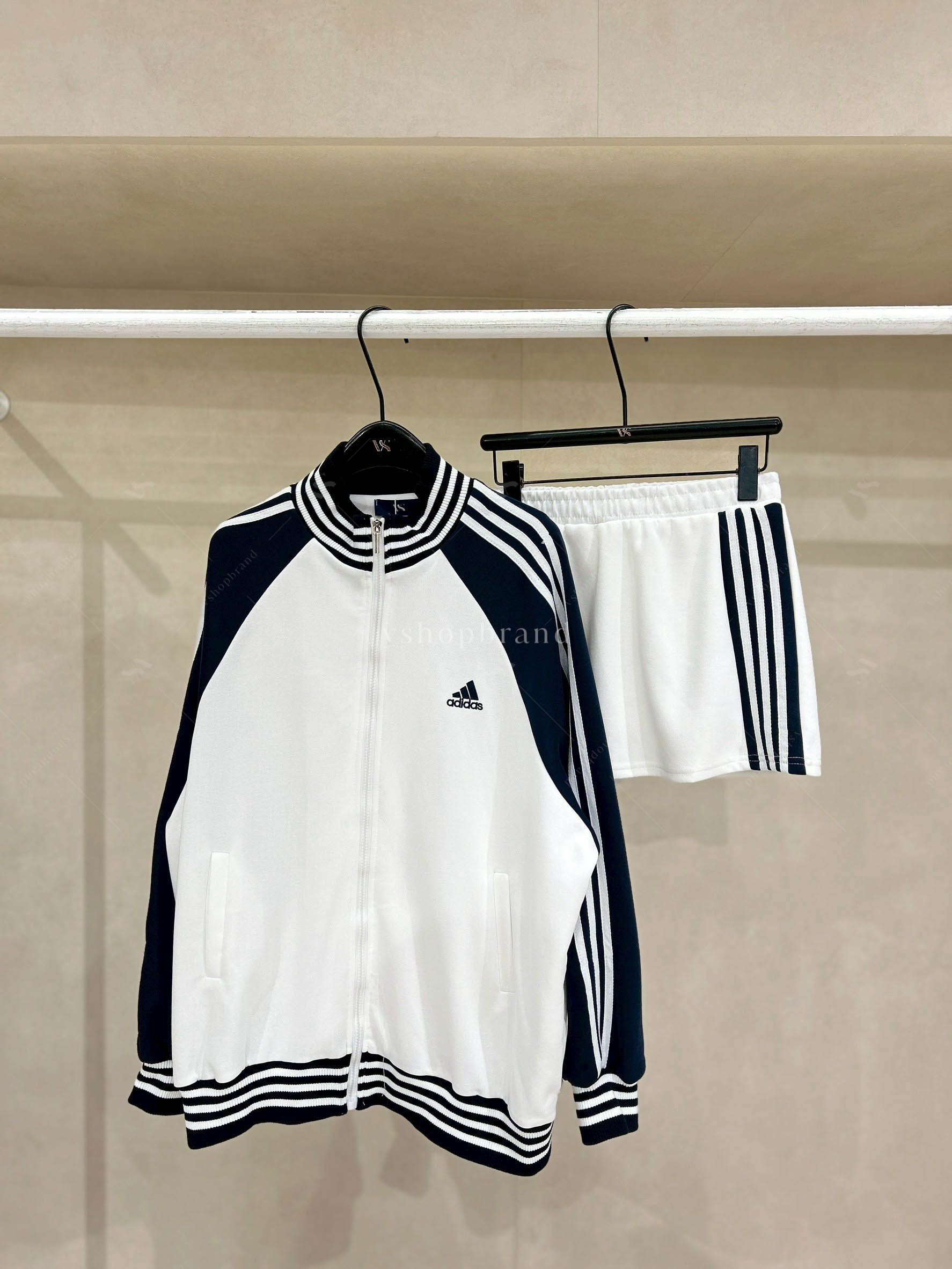 Set กั๊กสูทแต่งดอกไม้+กระโปรงยาวอัดพลีท