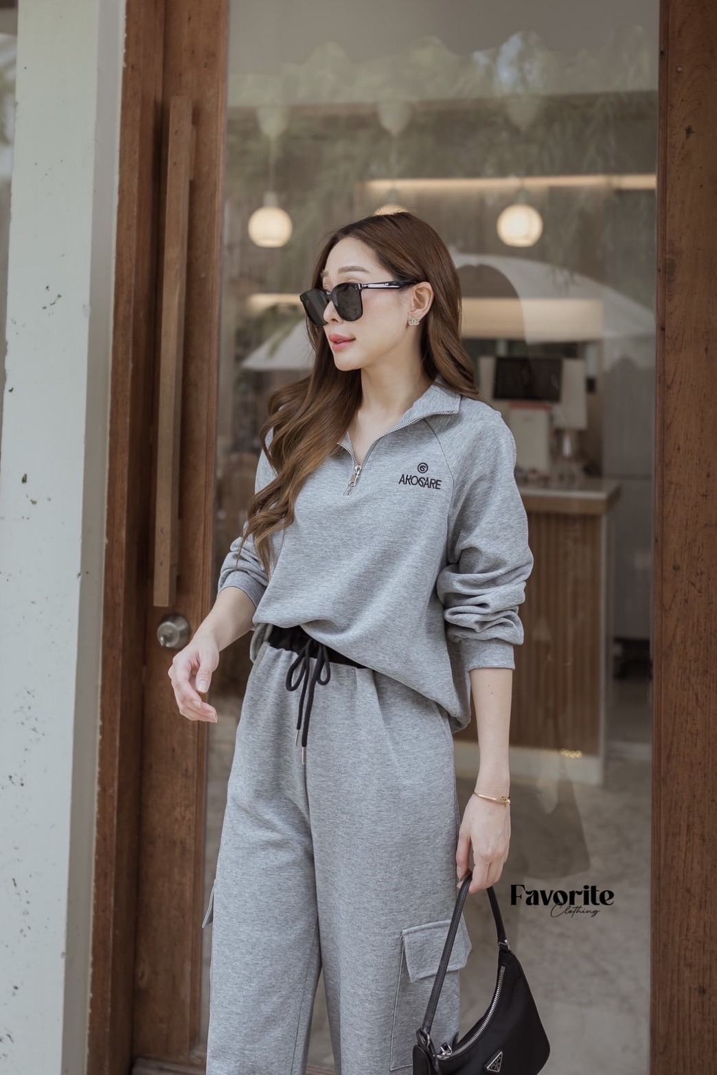 Set เสื้อ+กางเกงขายาว❣️ Set เสื้อแขนยาวคอปีน แต่งซิปคอด้านหน้า แต่งปักหน้าอกเท่ห์ๆ ชายเสื้อมีเชือกรูดปรับเอวจั้มได้ มาพร้อมกางเกงขายาวเข้าชุด เอวยืดตามตัว แต่งกระเป๋าคาโก้ด้านข้าง เท่ห์มากน๊าเซทนี้ งานดีสุดๆ ผ้ายืดเนื้อดี นุ่มใส่สบาย จัดด่วนๆ