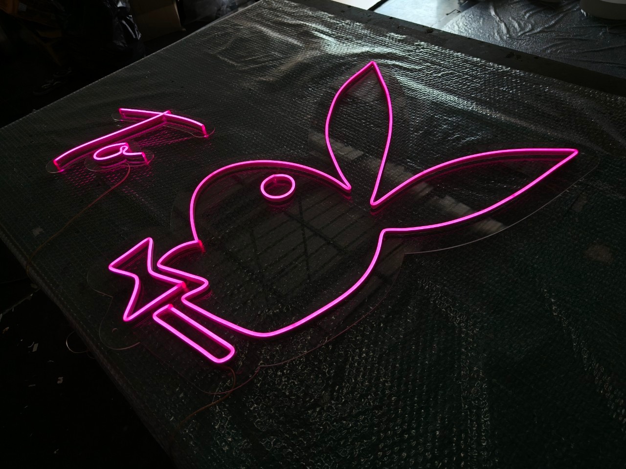 ป้ายไฟดัด กระต่าย