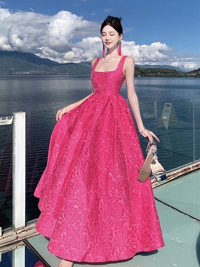 เดรสสีชมพูบานเย็นตัวยาวบานงานผ้าทอ ใส่vacayถ่ายรูปกับแก๊งค์เพื่อนๆไม่มีผิดหวังเลยค่า ห้ามพลาดเลยน้าตัวนี้