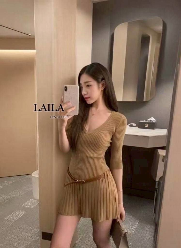 Tag : LAILA Detail: มินเดรสงานผ้าไหมทอแต่งคอวีงานผ้านุ่มๆมาในโทนสองสีดำ/น้ำตาลชาพร้อมสายเข็มขัดหนังเพิ่มความโดนเด่น ตัวกระโปรงแต่งจีบรอบตัวพร้อมซับใน ลุคนี้น่ารักมากค่า สวยง่ายๆ สบายๆ #byLaila #เดรสไหมพรม #เดรส #เดรสผู้หญิง #มินิเดรส #กระโปรงจีบ #กระโปรงจ