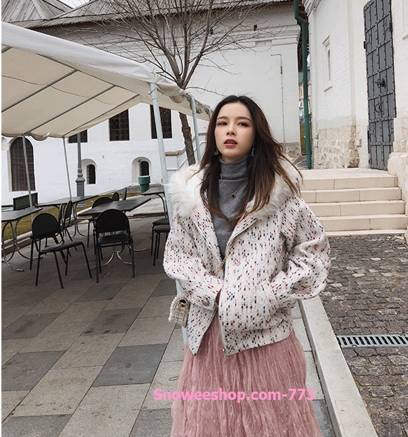 แจ็คเก็ตกันหนาวสไตส์เกาหลี ทอด้วยผ้าวูลหนาพร้อมฮู้ดเฟอร์สีขาวมาใหม่