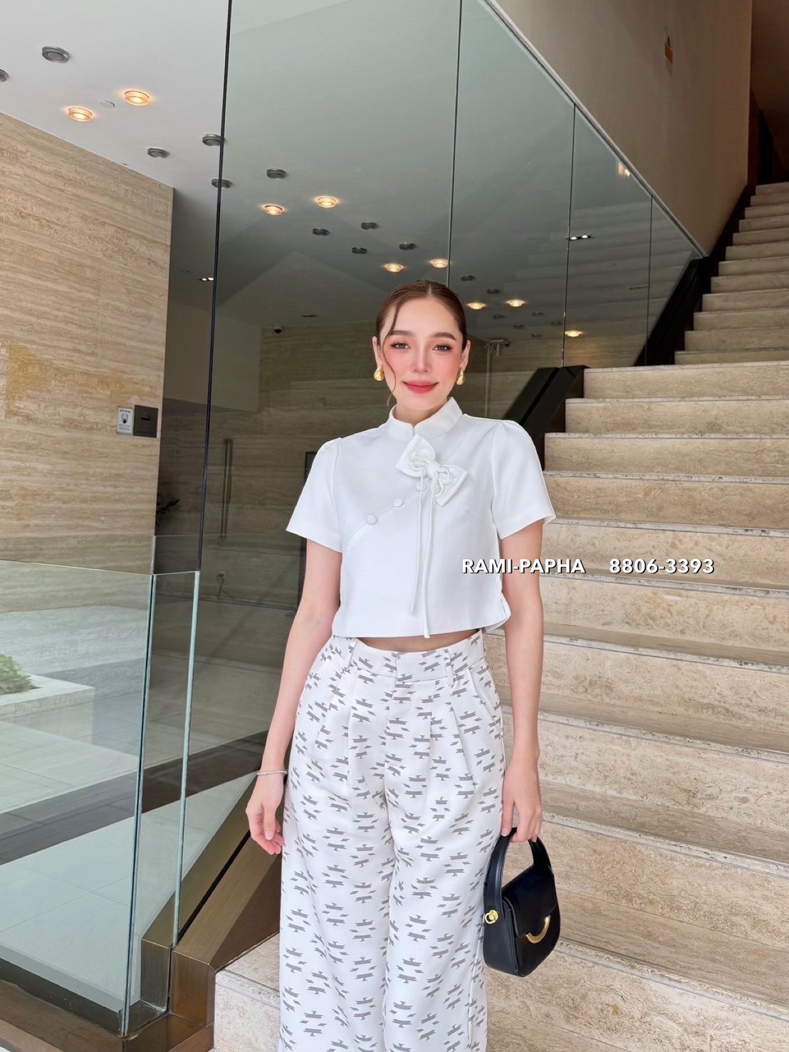 Label :: RAMI-PAPHA(รมิปภา) ชุดเซต2ชิ้น ดีเทลอกแต่งโบว์และกระดัมสวยเก๋ ซับในอย่างดีทั้งตัว ซิปหลัง **เนื้อผ้าหนานิ่มอย่างดี ++กางเกงขายาว ลวดลายสวยเก๋ มีกระเป๋าใช้งานได้จริง ซับในขาสั้น ตะขอและซิปหน้า