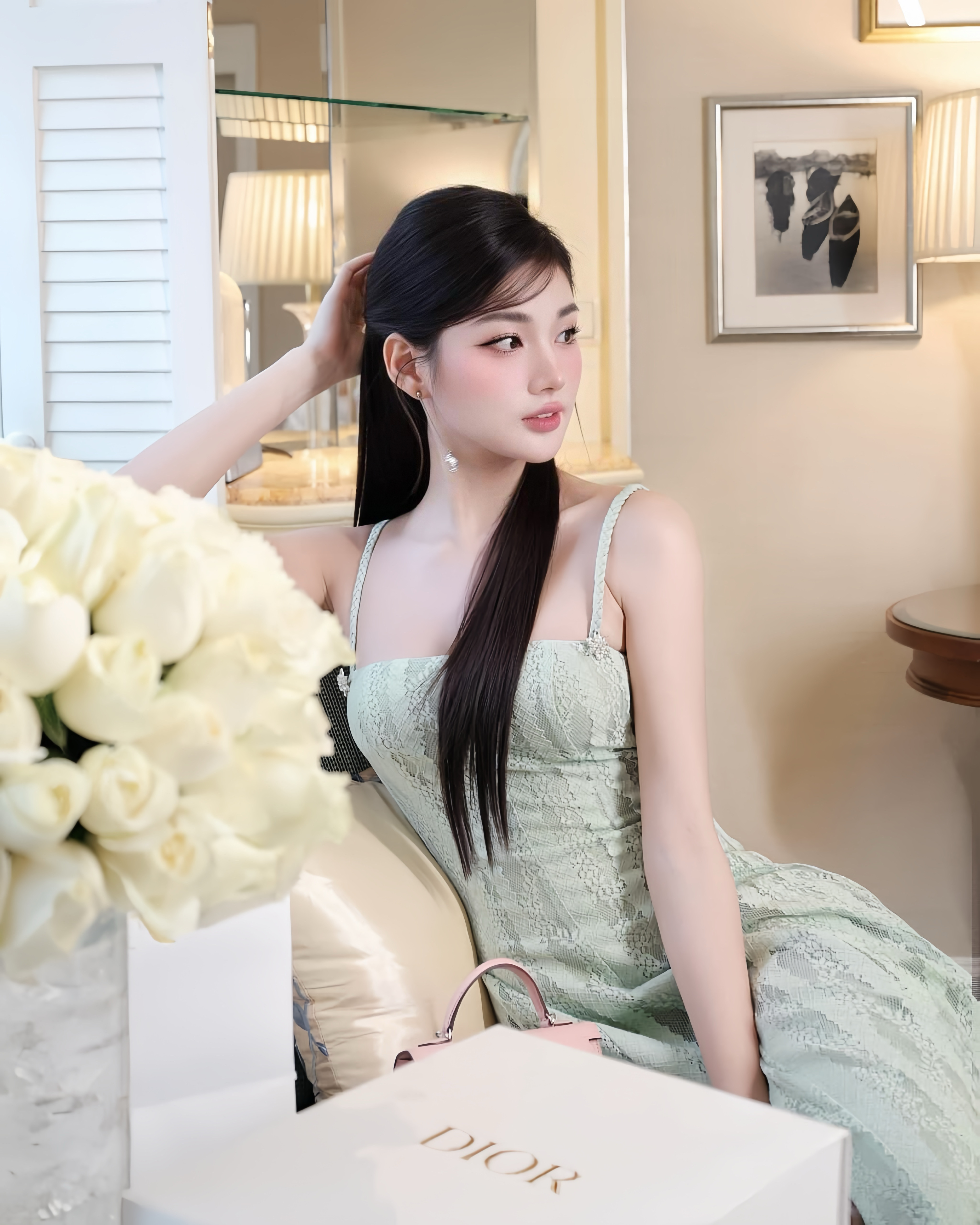เดรสสายเดี่ยวยาวลูกไม้สีเขียวพาสเทล ผ้าลูกไม้ลายสวยมาก เนื้ออย่างดี ซ้อนซับใน สายถักเปีย มีเข็มกลัดเพชรให้ติดตรงสาย อกสีเสริมฟองน้ำ สวยมากรุ่นนี้ ห้ามพลาดค่ะ