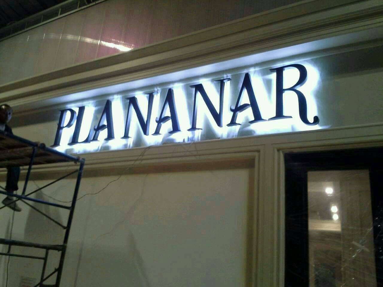 อักษรไฟและกล่องป้ายไฟ