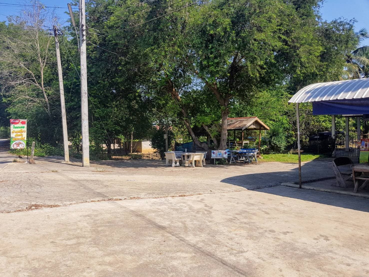 ขายที่ดินสวยพร้อมบ้านร้านขายของติดถนนหลวงด้านหลังเป็นสวนผลไม้พื้นที่กว้างขวางพร้อมสำหรับทุกคนในครอบครัวใกล้รร.บ้านเกาะสำโรง 800 เมตร อ.เมืองกาญจนบุรี