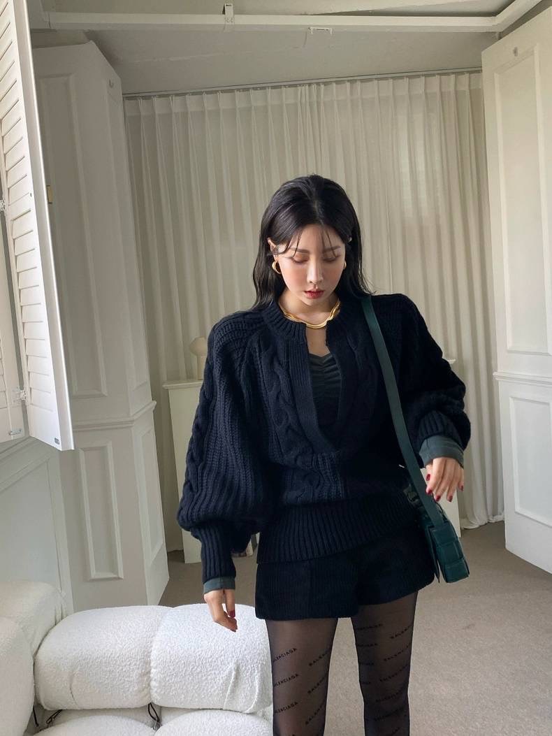 เสื้อไหมพรมแขนยาวคอวี ทอลายสวยสไตล์เกาหลี เนื้อผ้านุ่มใส่อุ่นสบายค่ะ