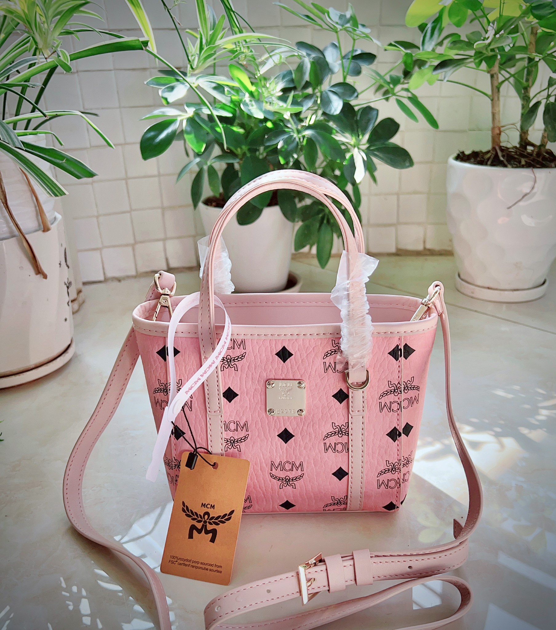 กระเป๋าเอ็มซีเอ็มมินิสีชมพู MCM MINI TOTE VISETOS BAG